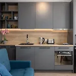 Great Location - 5min To Old Town Dzīvoklis