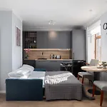 Great Location - 5min To Old Town