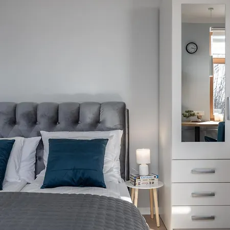 Great Location - 5min To Old Town *