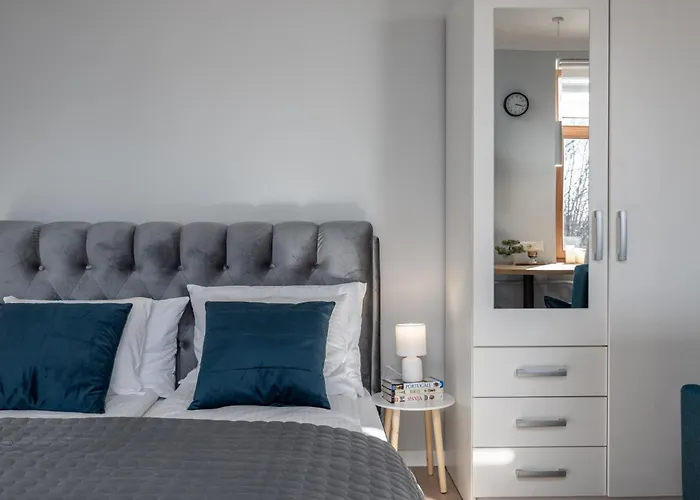 Great Location - 5min To Old Town *