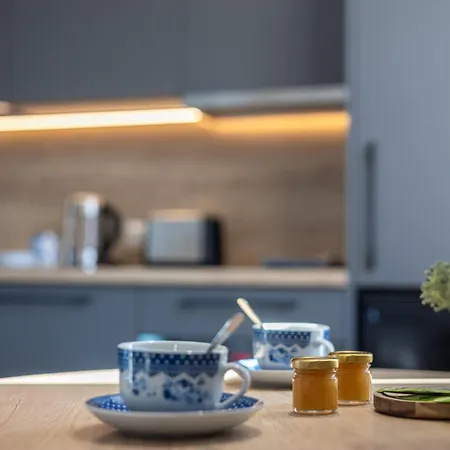 Great Location - 5min To Old Town *